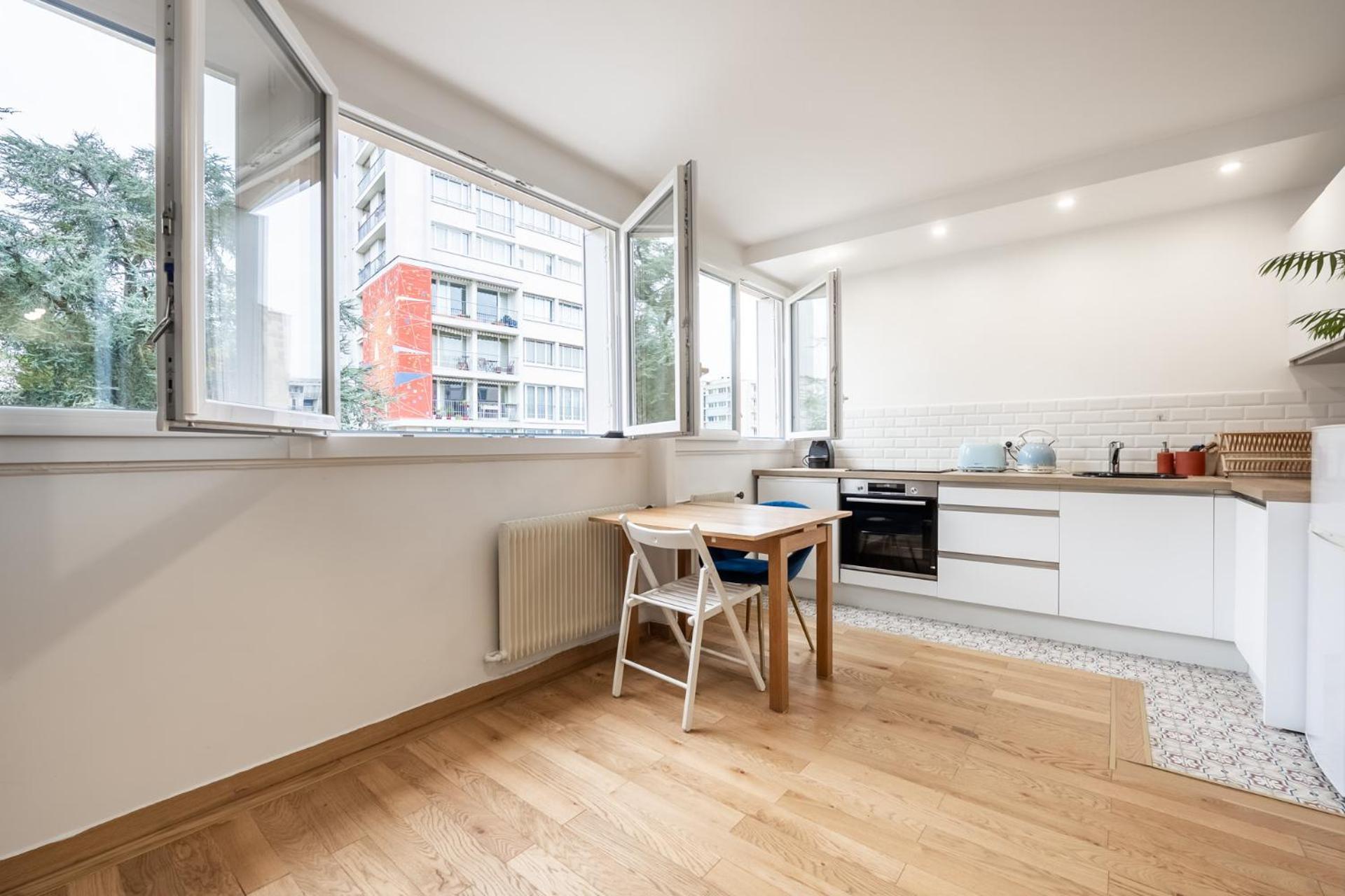 Charming Parisian Home Away From Home In The Heart Of Parijs Buitenkant foto