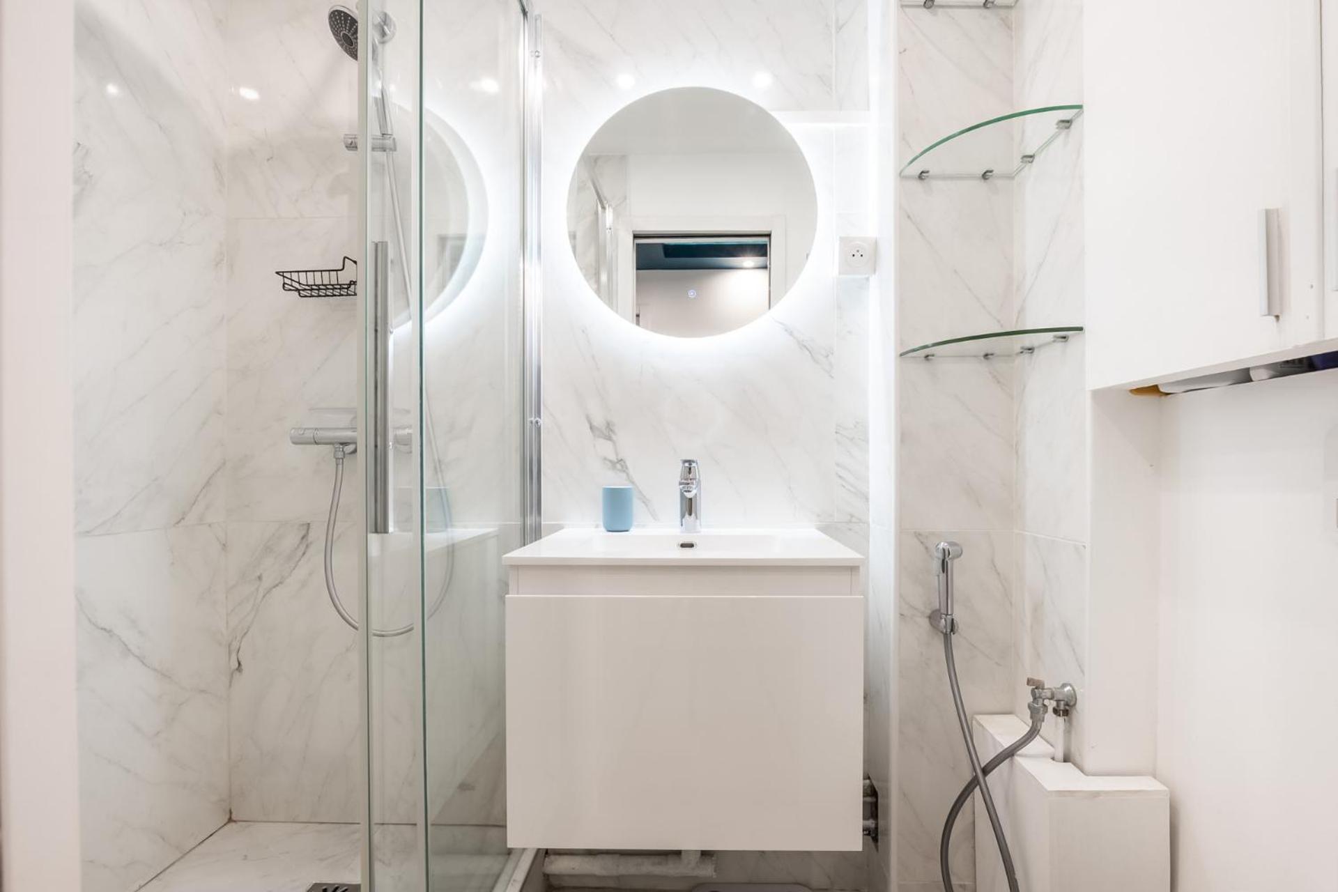 Charming Parisian Home Away From Home In The Heart Of Parijs Buitenkant foto